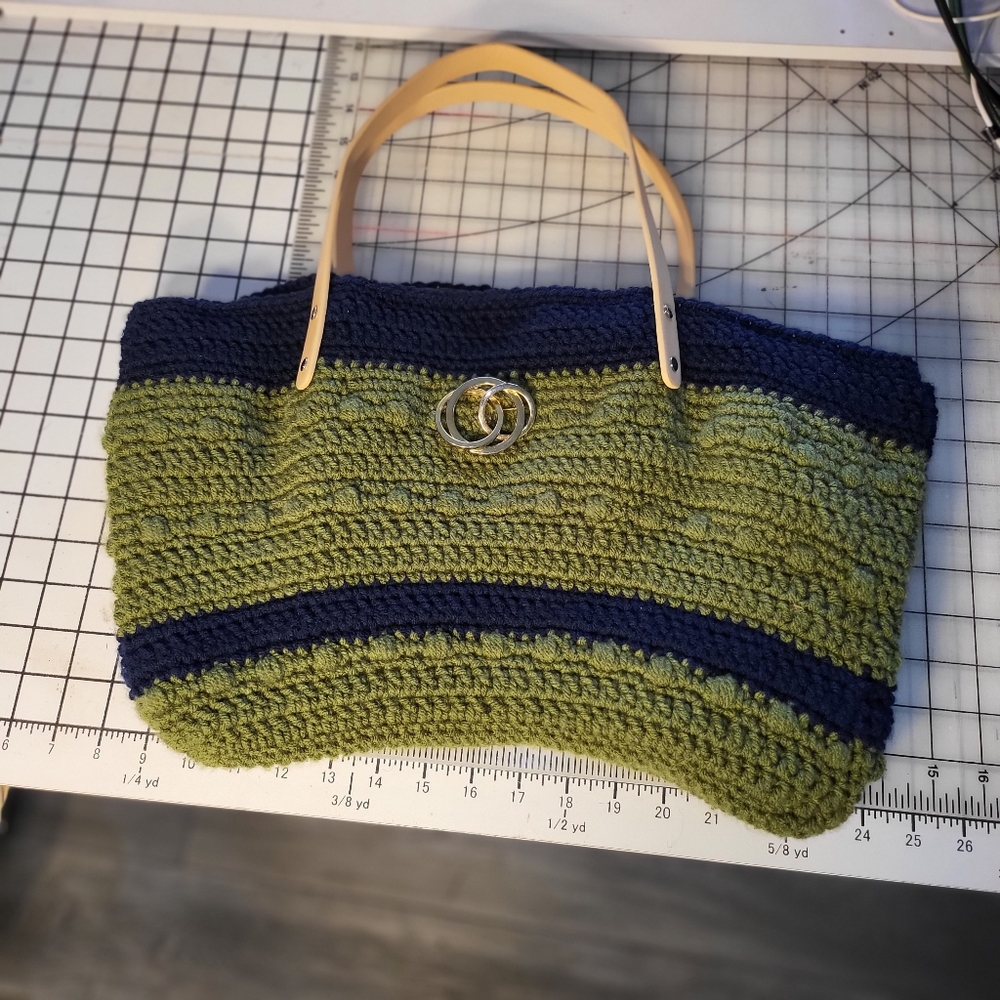 Hand chrochet purse.